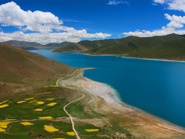 Yamdrok Lake