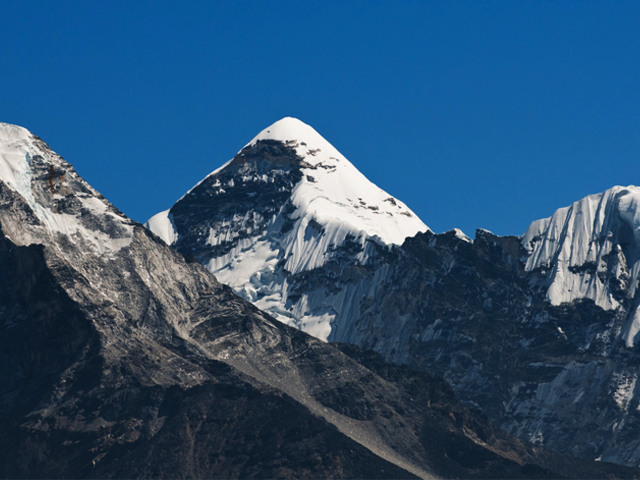 Cho Polu(6,735 m)
