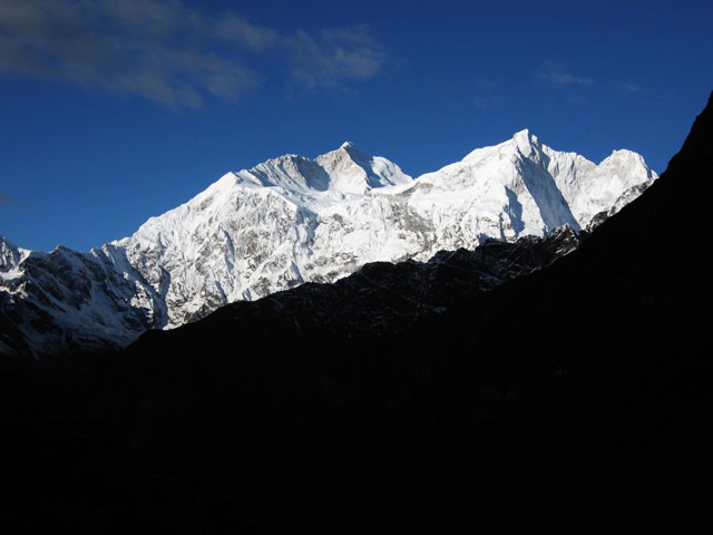 Chomo Lonzo (7,804 m)