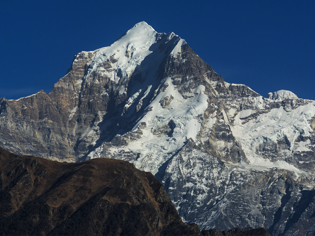 Dunagiri (7,066 m)
