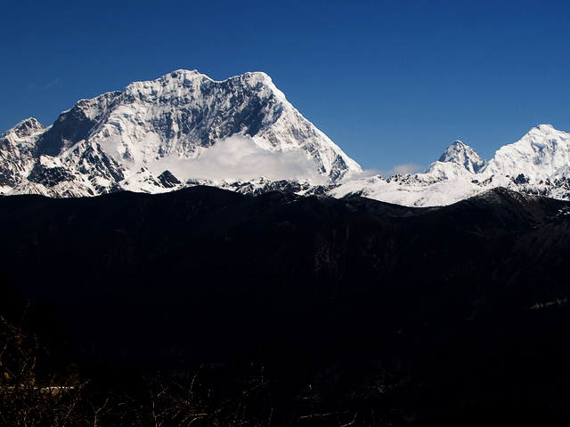 Gyala Peri (7,294 m)