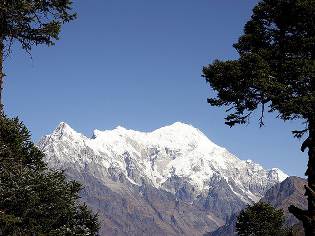 Langtang Lirung  (7,234 m)