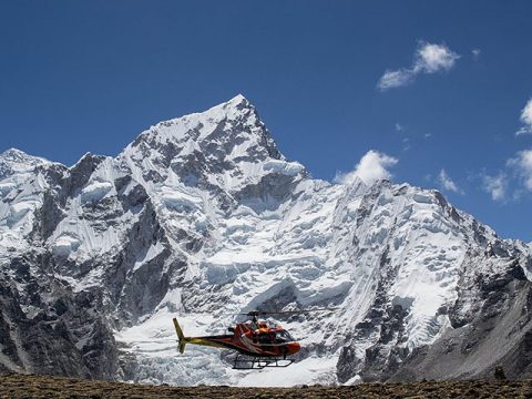 Helicopter Leaves Everest Base Camp, Everest Base Camp Helicopter Tour