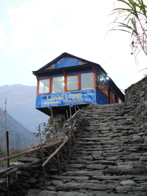 Laxmi Lodge, Hile