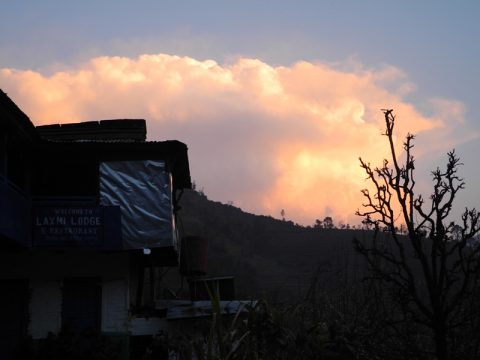 Laxmi Lodge Sunset, Hile