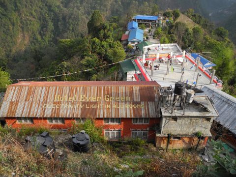 Hotel Evergreen, Jhinudanda
