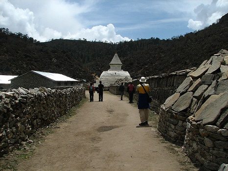 Moving Out Of Khumjung - Sagarmatha NP, Khumjung