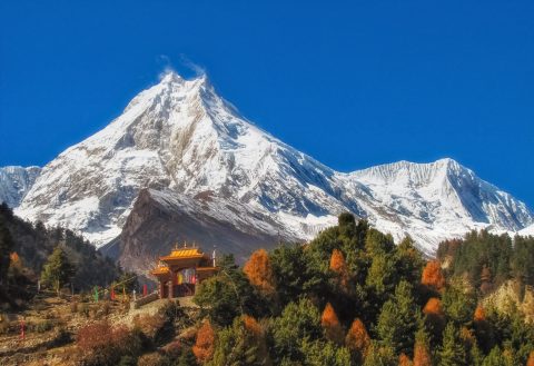 Mount Manaslu 2, Manaslu Trek