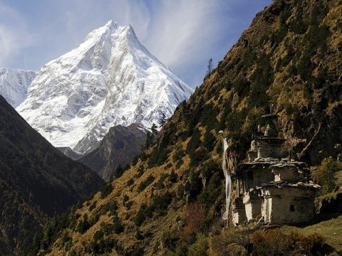 Mount Manaslu, Manaslu Trek