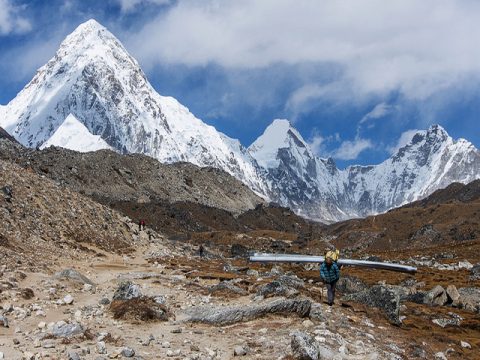 Nepali Porters Pumori, Pumori
