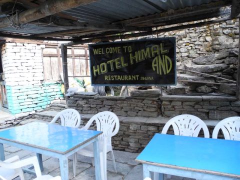Hotel Himal, Sinuwa