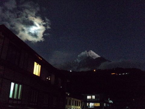 Thamserku Full Moon, Thamserku