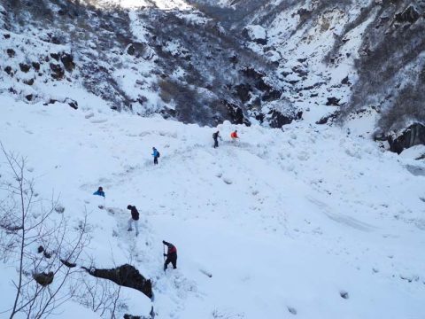 Crossing Avalanche, Trail Chhomrong to ABC