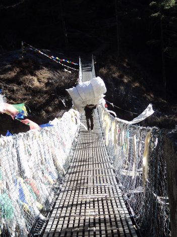 Porter Crossing Milk River, Trail Phakding to Namache