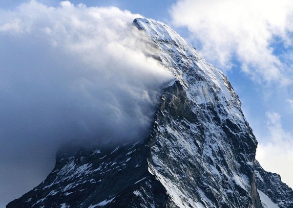 Banner cloud forming on the less side of the Matterhorn