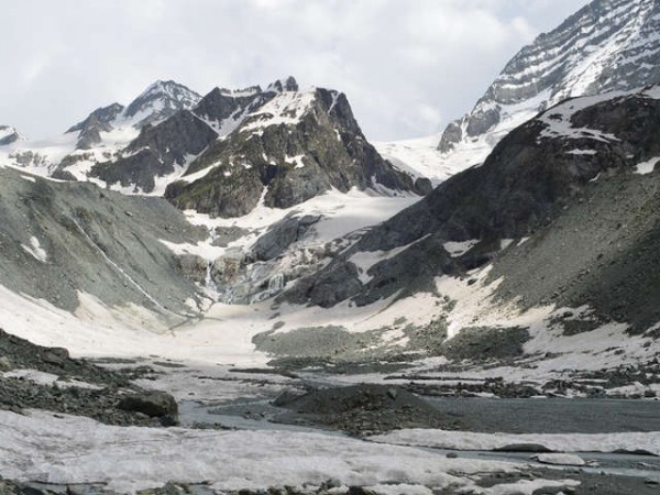 kolahoi peak and glacier