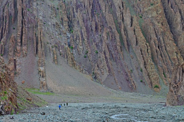 Hikers on way to Stok Kangri