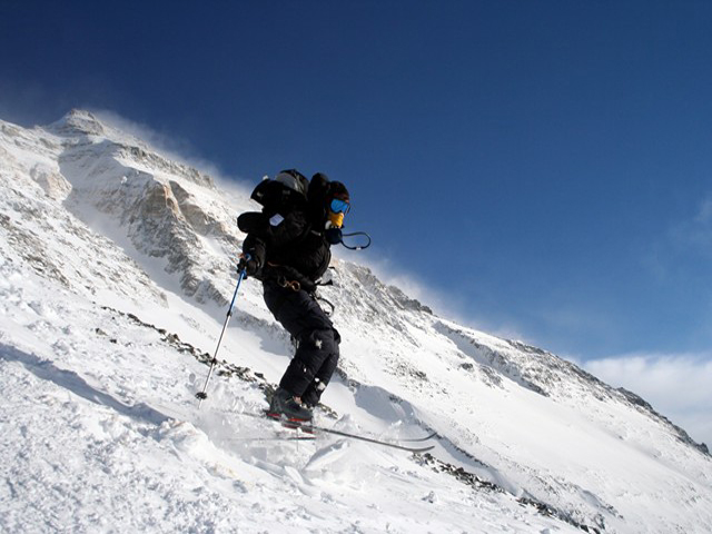Skiing on Everest