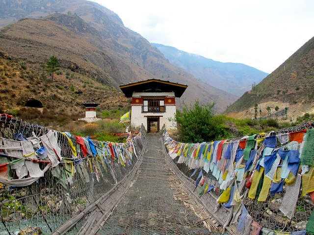 sSuspension bridge along th Dagala Trek
