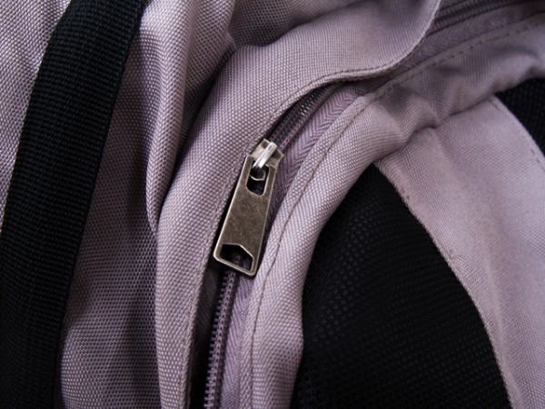 Check the quality of the zippers