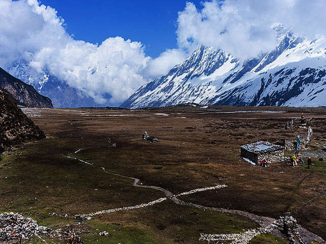 The circuit route through the Budhi Gandaki valley