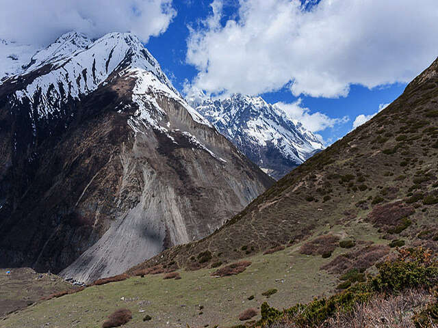 Mountain views on the Manaslu trek